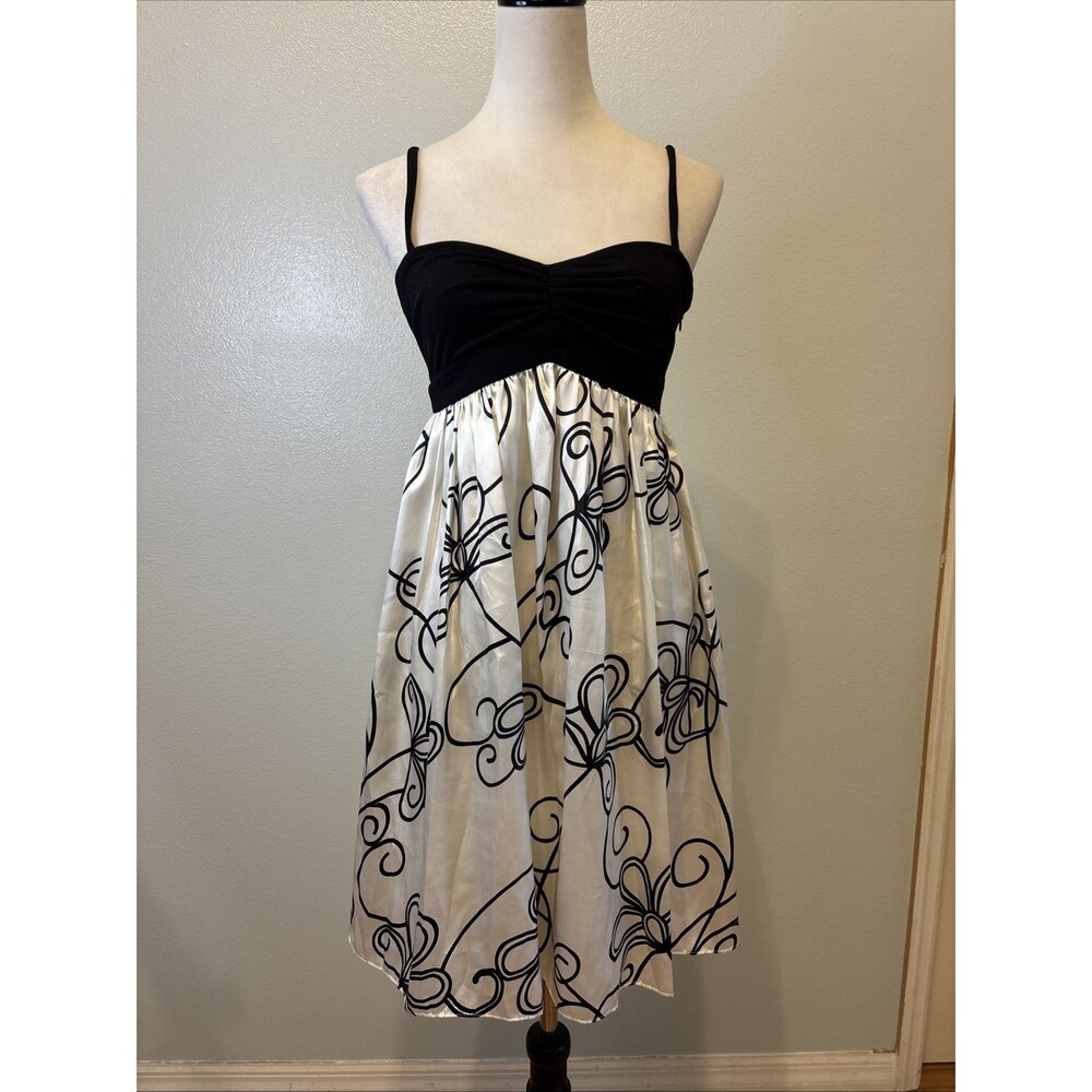 London Times Y2K Babydoll Dress Size 4 Black Floral Embroidered Sweetheart